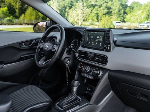 Used 2021 Hyundai Kona SE FWD image 12