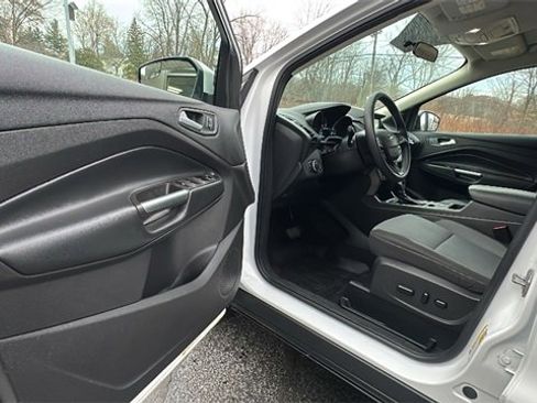 Used 2019 Ford Escape SE image 25