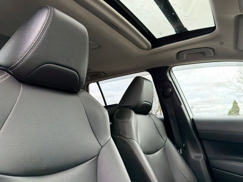 Used 2022 Toyota Corolla Cross XLE image 17