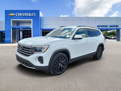 Used 2025 Volkswagen Atlas SE AWD/4WD image 2