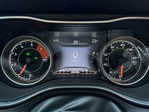 Used 2019 Jeep Cherokee Overland w/ Technology Group image 23