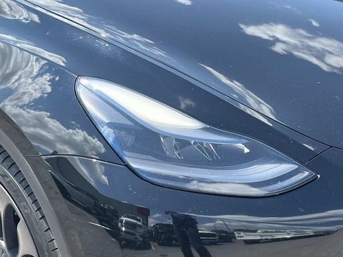 Used 2021 Tesla Model Y Performance AWD/4WD image 9