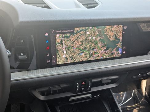 Used 2025 Porsche Cayenne image 20