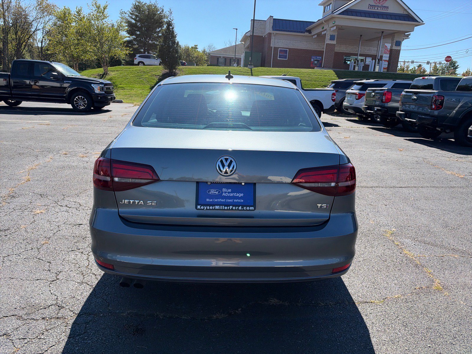 Used 2018 Volkswagen Jetta SE FWD image 12