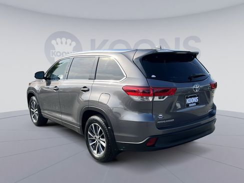 Used 2018 Toyota Highlander XLE AWD/4WD image 4