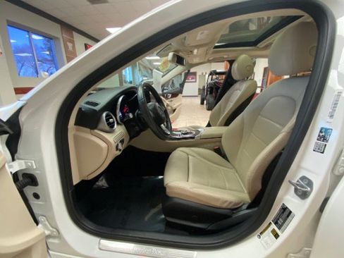 Used 2018 Mercedes-Benz C 350e Sedan w/ Premium Package image 18
