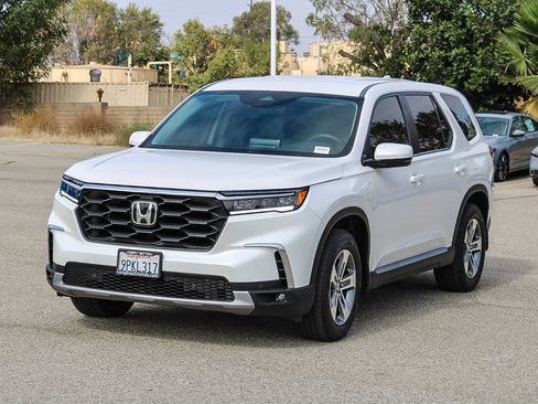 Used 2025 Honda Pilot EX-L image 3