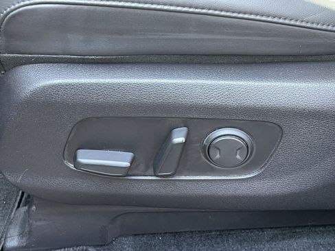 Used 2024 Kia Carnival LX FWD image 13