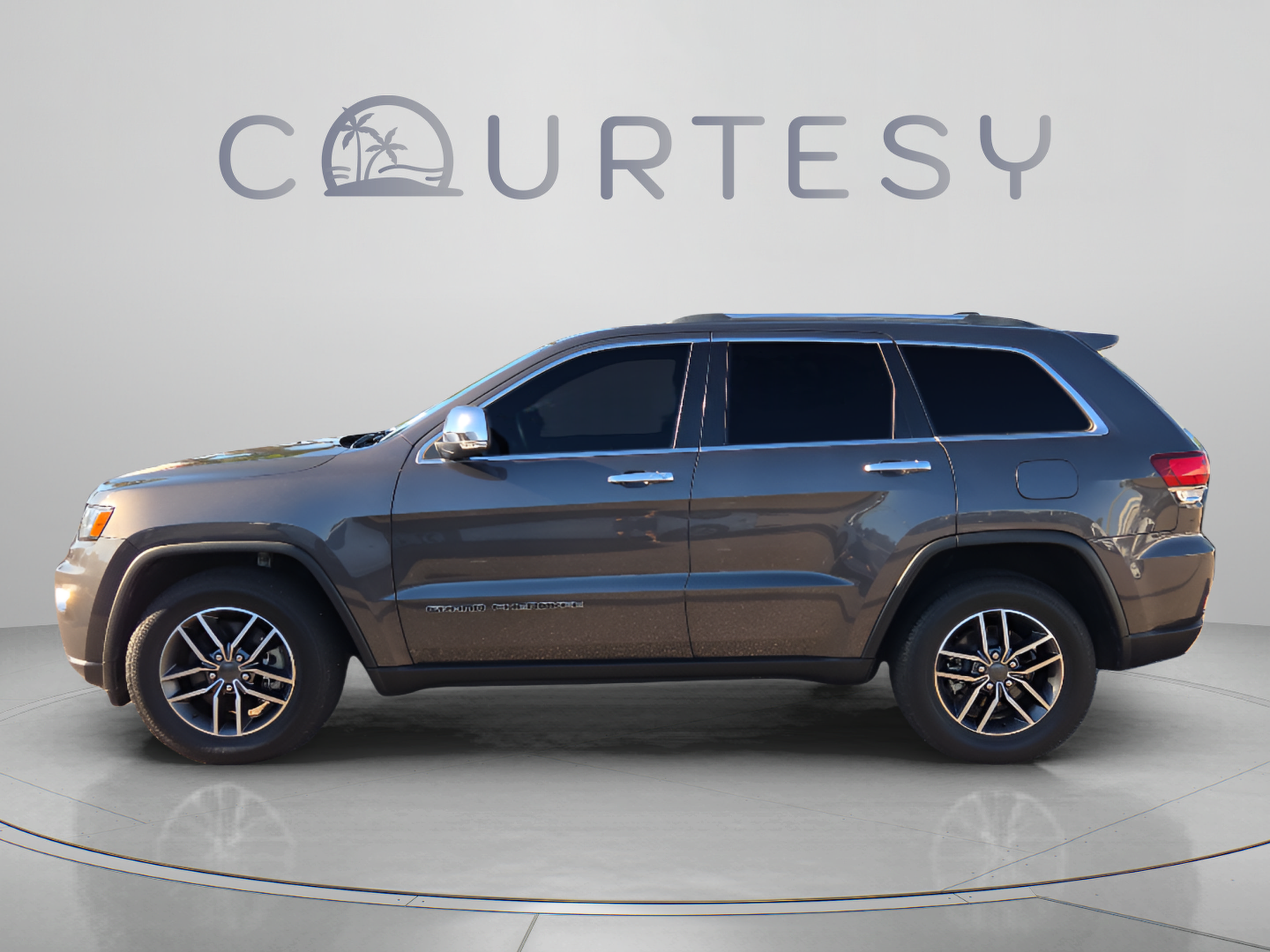Used 2021 Jeep Grand Cherokee Limited w/ Luxury Group II RWD image 2