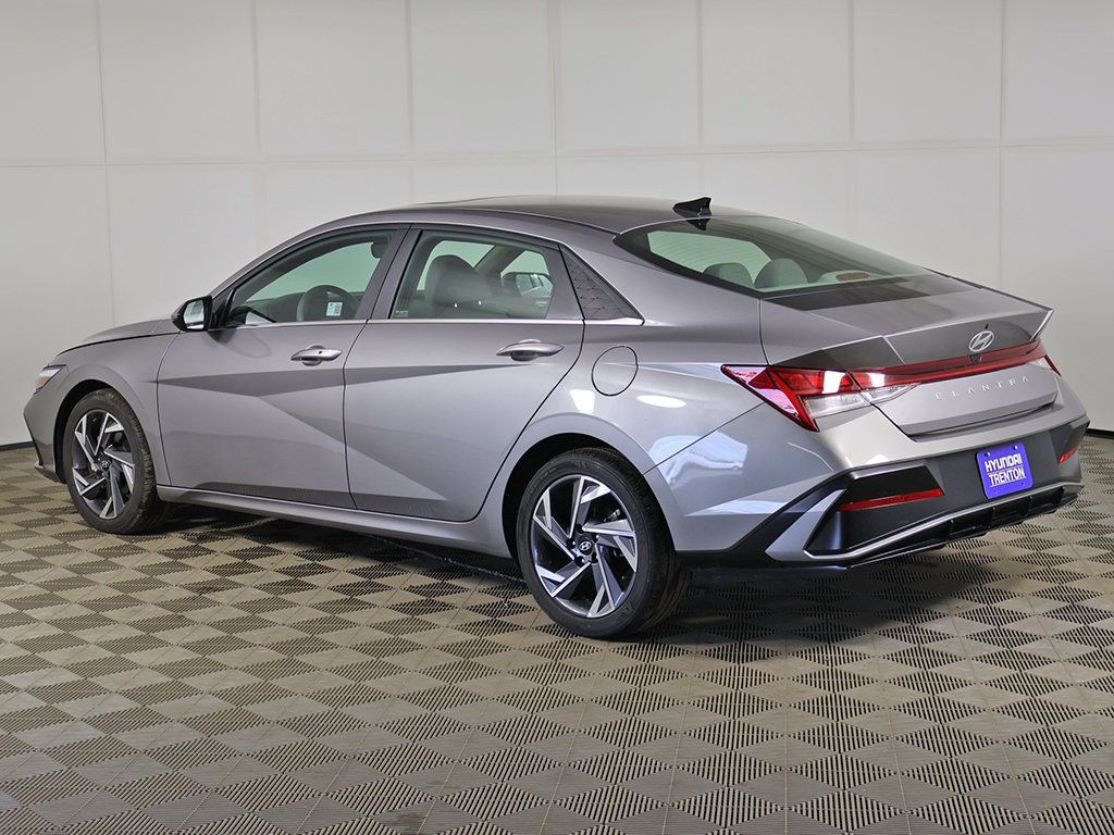 Certified 2024 Hyundai Elantra SEL w/ Convenience Package FWD image 10