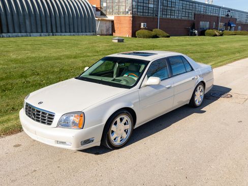 Used 2000 Cadillac De Ville DTS w/ Comfort/Convenience Pkg image 16