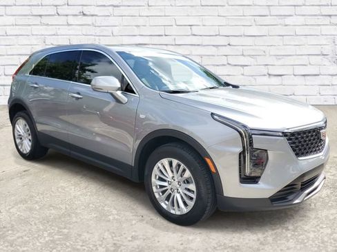 Certified 2024 Cadillac XT4 Luxury w/ Cold Weather Package image 5