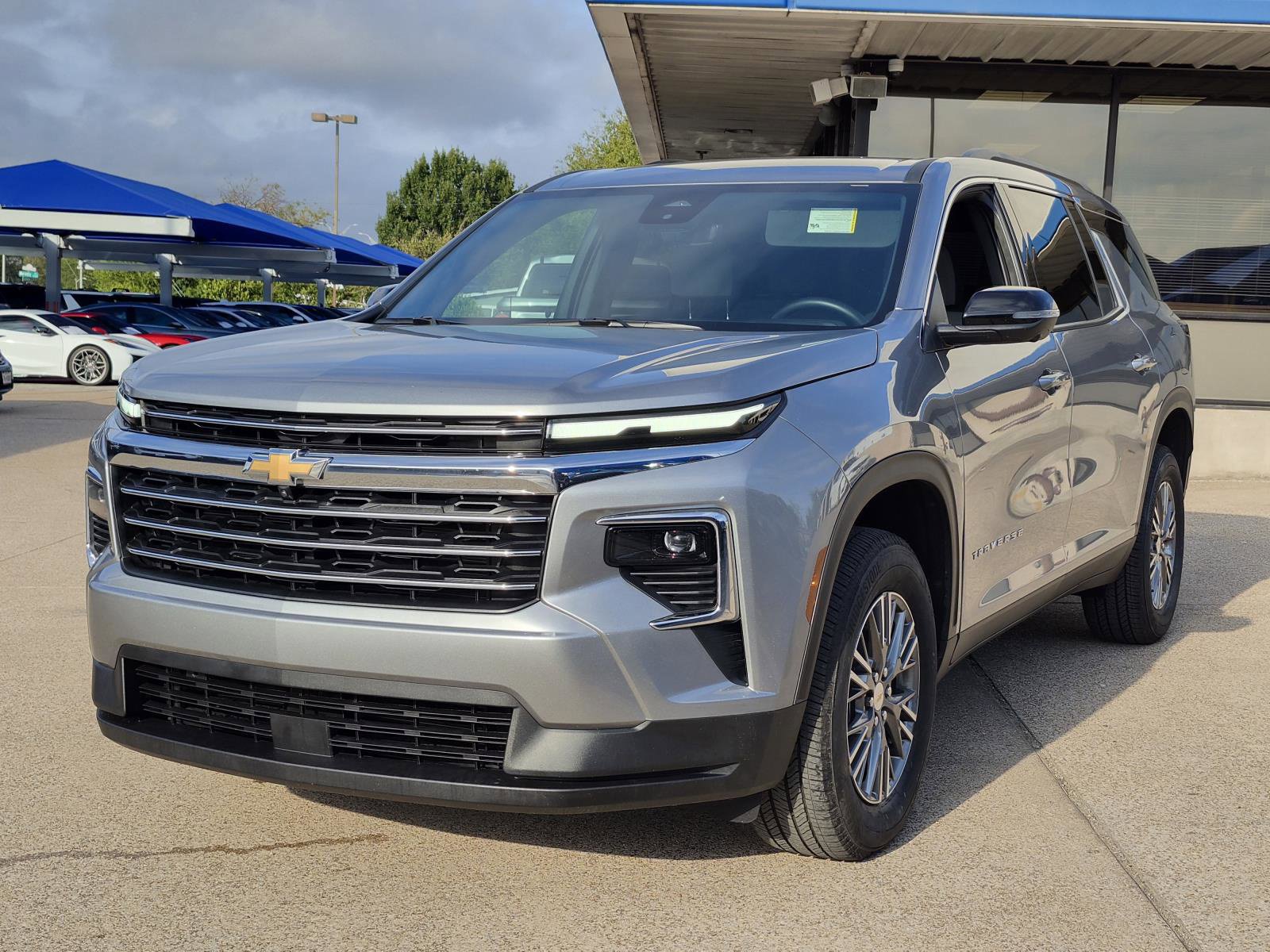 Used 2026 Chevrolet Traverse LT w/ Driver Confidence Package FWD image 1