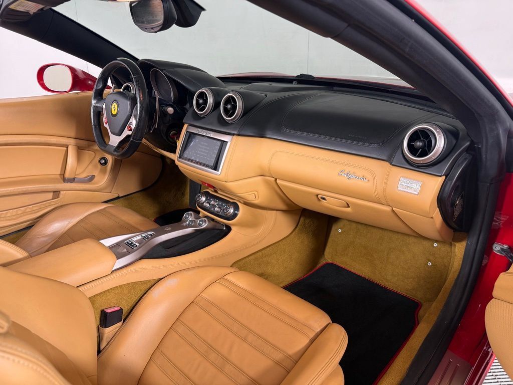 Used 2010 Ferrari California RWD image 22