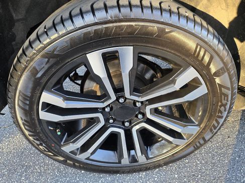 Used 2015 GMC Yukon Denali w/ Premium Package image 12