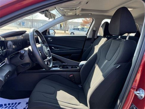 Used 2025 Hyundai Elantra SEL image 25
