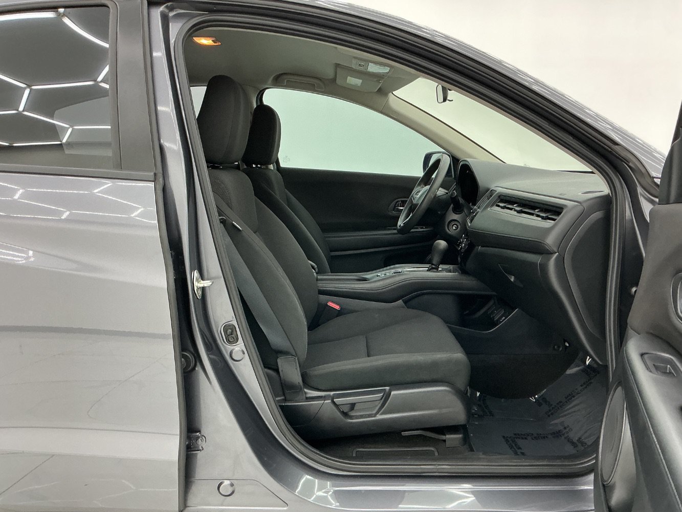Used 2018 Honda HR-V LX image 15