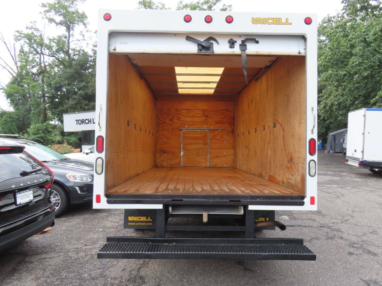 Used 2018 Chevrolet Express 3500 w/ Driver Convenience Package RWD image 10
