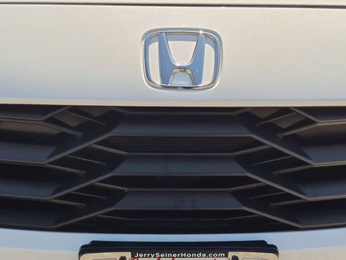 Used 2023 Honda HR-V Sport image 9