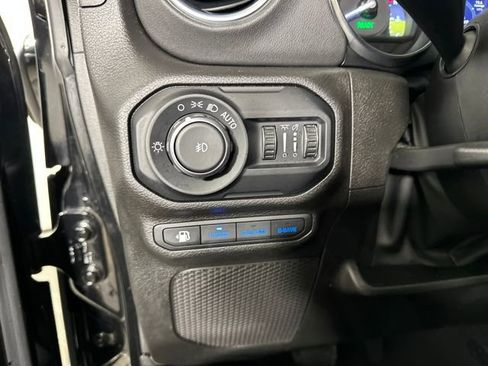 Used 2022 Jeep Wrangler Unlimited Sahara w/ Cold Weather Group image 19