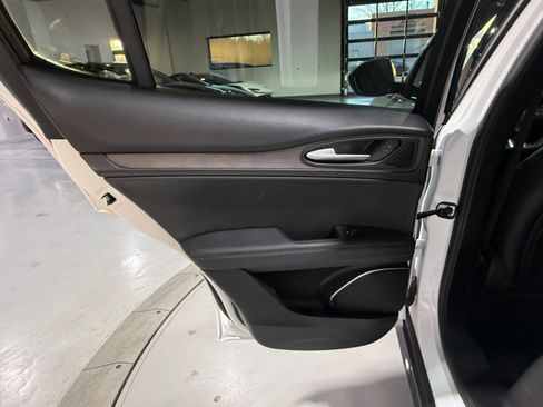 Used 2022 Alfa Romeo Stelvio Ti image 44