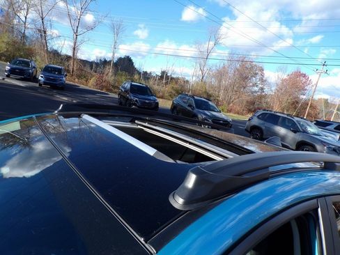 Used 2025 Subaru Crosstrek 2.0i Premium image 3