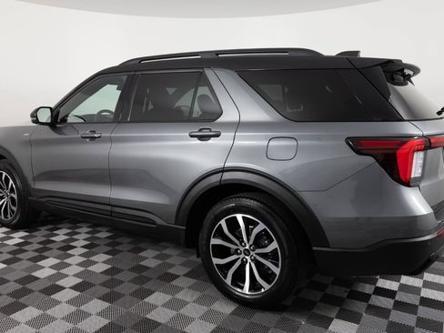 Used 2025 Ford Explorer ST-Line w/ Premium Package RWD image 4
