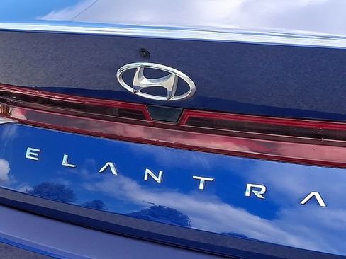 Certified 2022 Hyundai Elantra SE FWD image 29