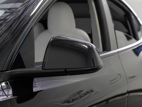 Used 2021 Tesla Model Y Long Range image 46