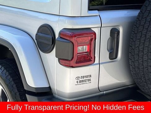 Used 2022 Jeep Wrangler Unlimited Sahara w/ LED Lighting Group AWD/4WD image 5