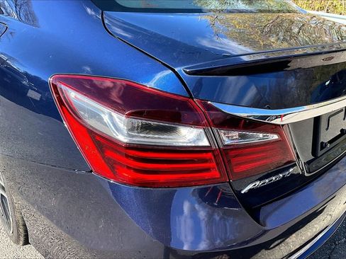 Used 2017 Honda Accord Sport Special Edition image 28
