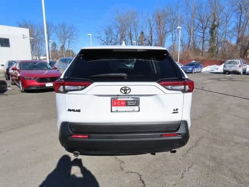 Used 2022 Toyota RAV4 LE image 5