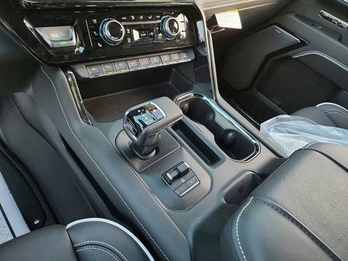 Used 2024 GMC Sierra 1500 AT4X image 16