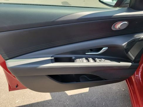 Used 2025 Hyundai Elantra SE FWD image 15