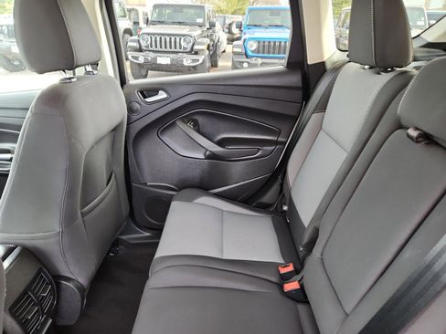 Used 2017 Ford Escape SE w/ Equipment Group 201A image 17