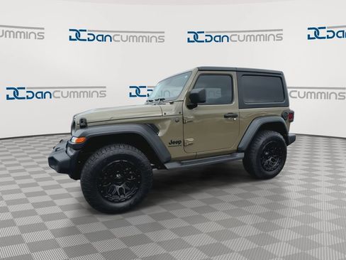 Used 2025 Jeep Wrangler Sport AWD/4WD image 4