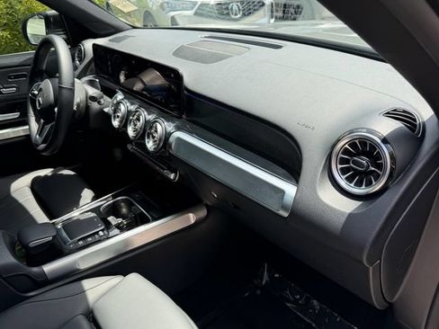 Used 2023 Mercedes-Benz GLB 250 image 18