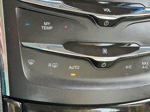 Used 2014 Lincoln MKS w/ Equipment Group 101A image 28