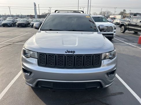 Used 2020 Jeep Grand Cherokee Altitude image 13
