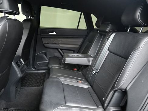 Used 2023 Volkswagen Atlas Cross Sport SE image 21