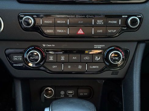 Certified 2017 Kia Niro EX image 33