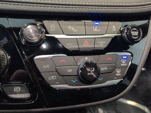 New 2026 Chrysler Pacifica Select w/ S Appearance Package AWD/4WD image 20