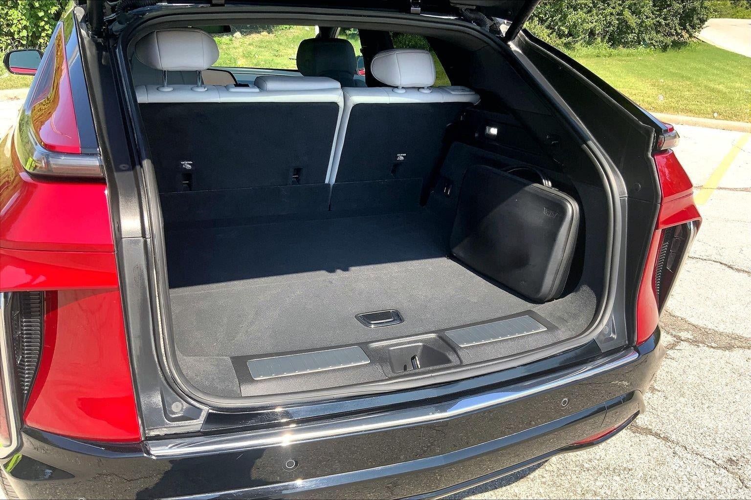 Certified 2024 Cadillac Lyriq Luxury AWD/4WD image 9