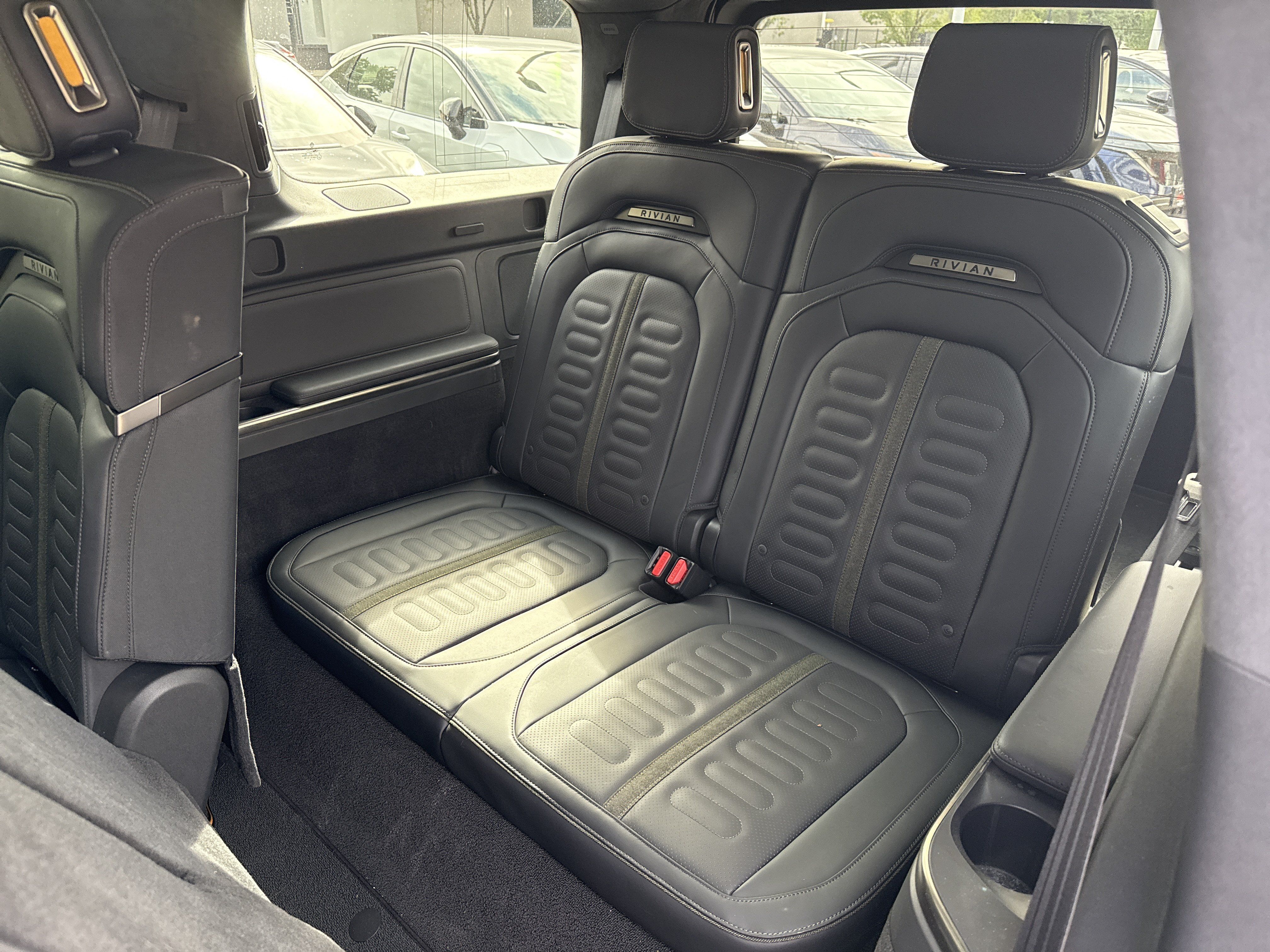 Used 2025 Rivian R1S Adventure Dual AWD/4WD image 14