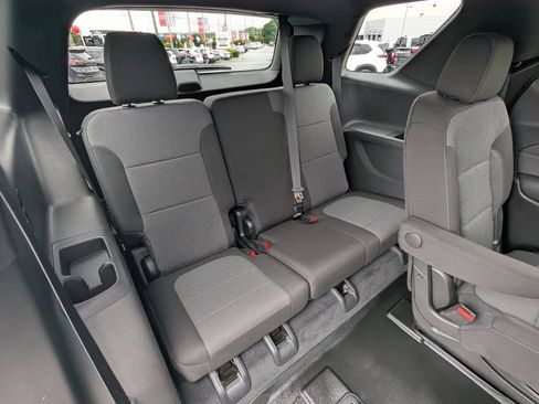 Used 2023 Chevrolet Traverse LT FWD image 15
