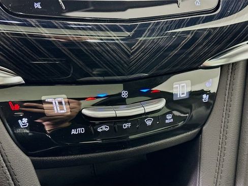 Used 2025 Cadillac XT6 Premium Luxury w/ Technology Package image 11