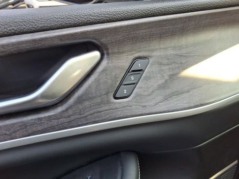 Certified 2023 Jeep Grand Cherokee Limited w/ Luxury Tech Group II AWD/4WD image 7