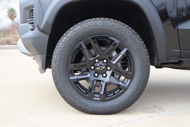 New 2025 Chevrolet Colorado Trail Boss w/ Midnight Edition AWD/4WD image 9