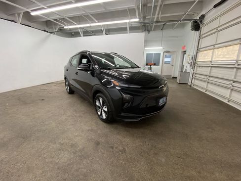 Used 2023 Chevrolet Bolt EUV LT w/ Convenience Package image 8