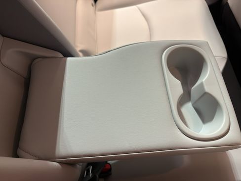 Used 2016 Toyota Prius Four image 27